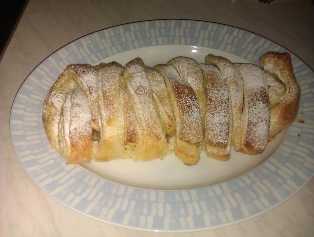 Strudel cu mere impletit