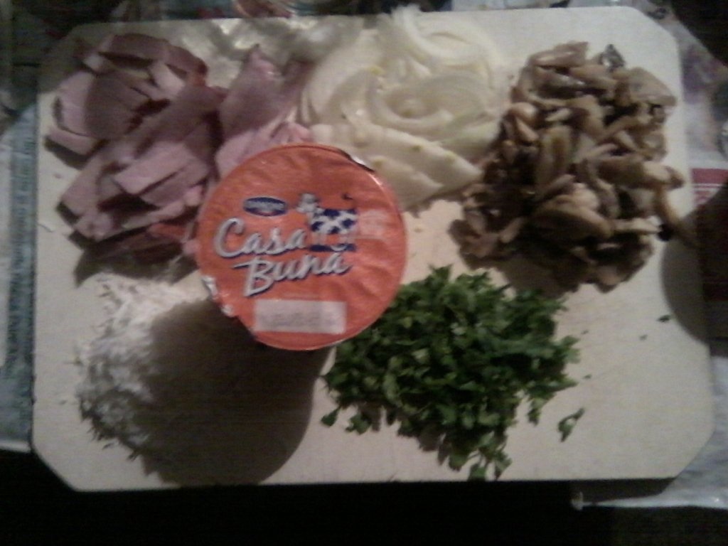 Tagliatelle cu sunca si ciuperci