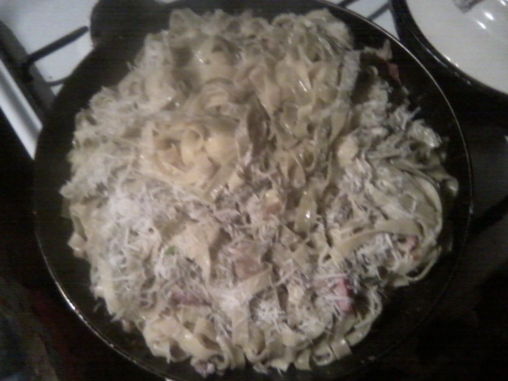 Tagliatelle cu sunca si ciuperci