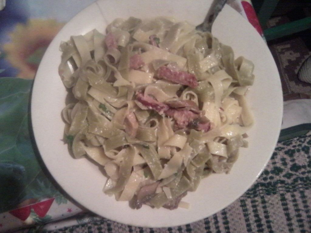 Tagliatelle cu sunca si ciuperci