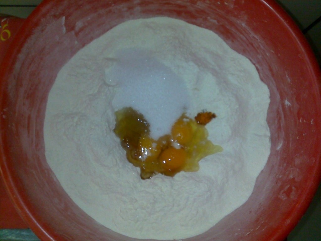 Cornulete umplute cu dulceata si nuci