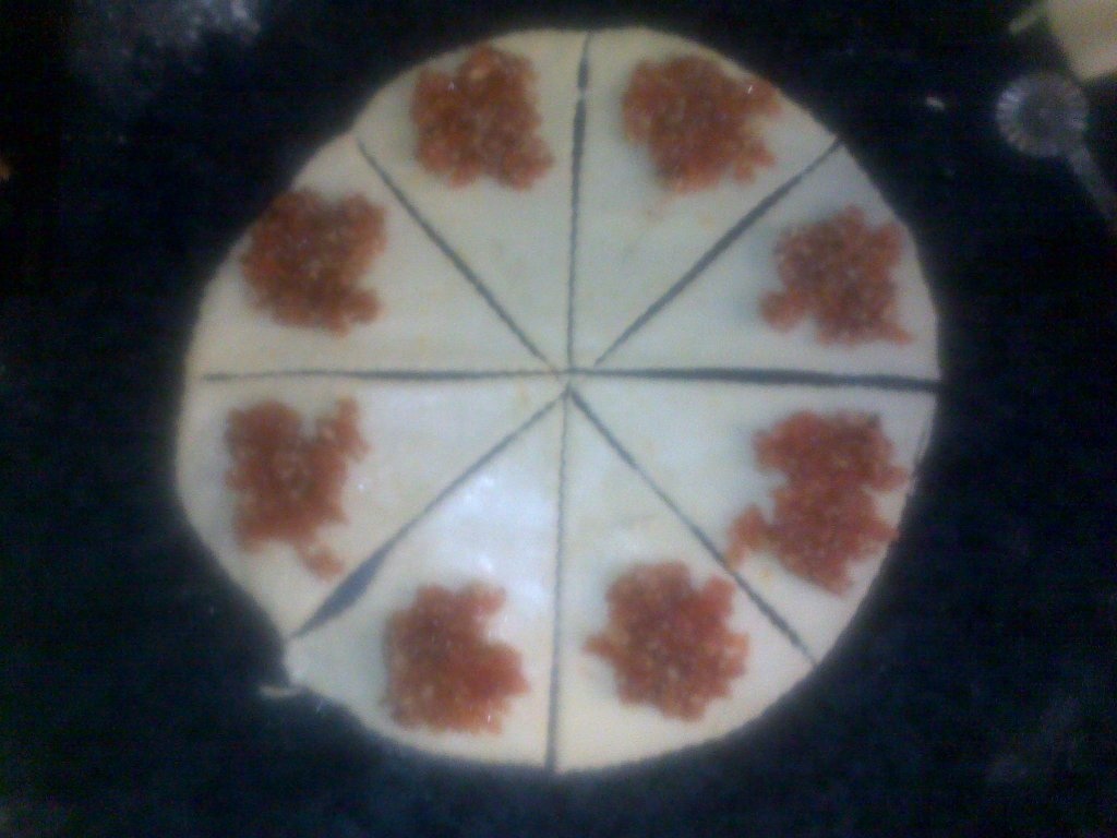 Cornulete umplute cu dulceata si nuci