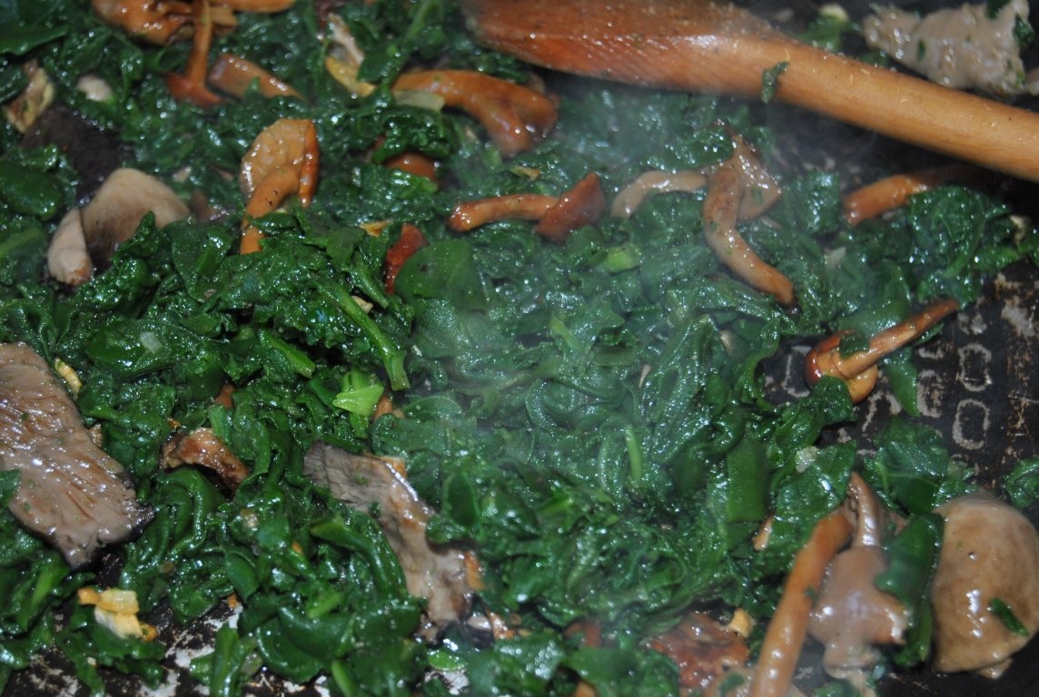 Soté de spanac cu ciuperci si usturoi