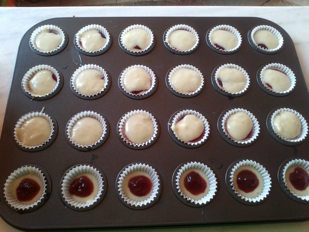 Minibriose de post cu gem