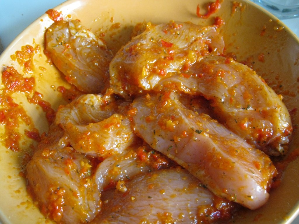 Piept de pui în piept de porc