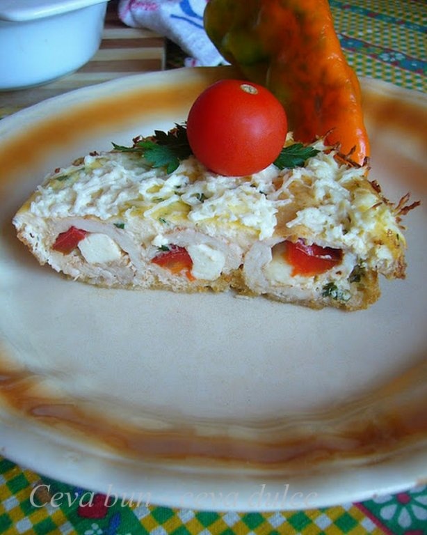 Rulada de pui cu telemea si ardei gratinat