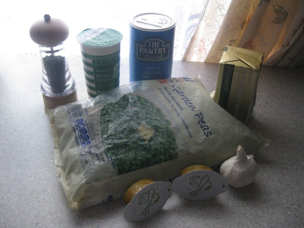 Sopa creme de ervilha (Supa crema de mazare)