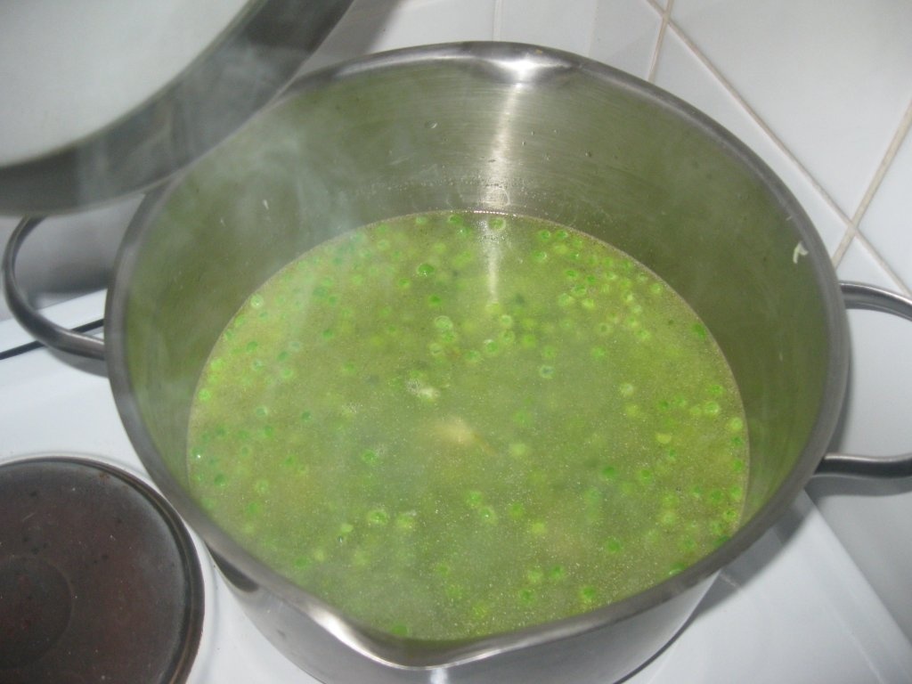 Sopa creme de ervilha (Supa crema de mazare)