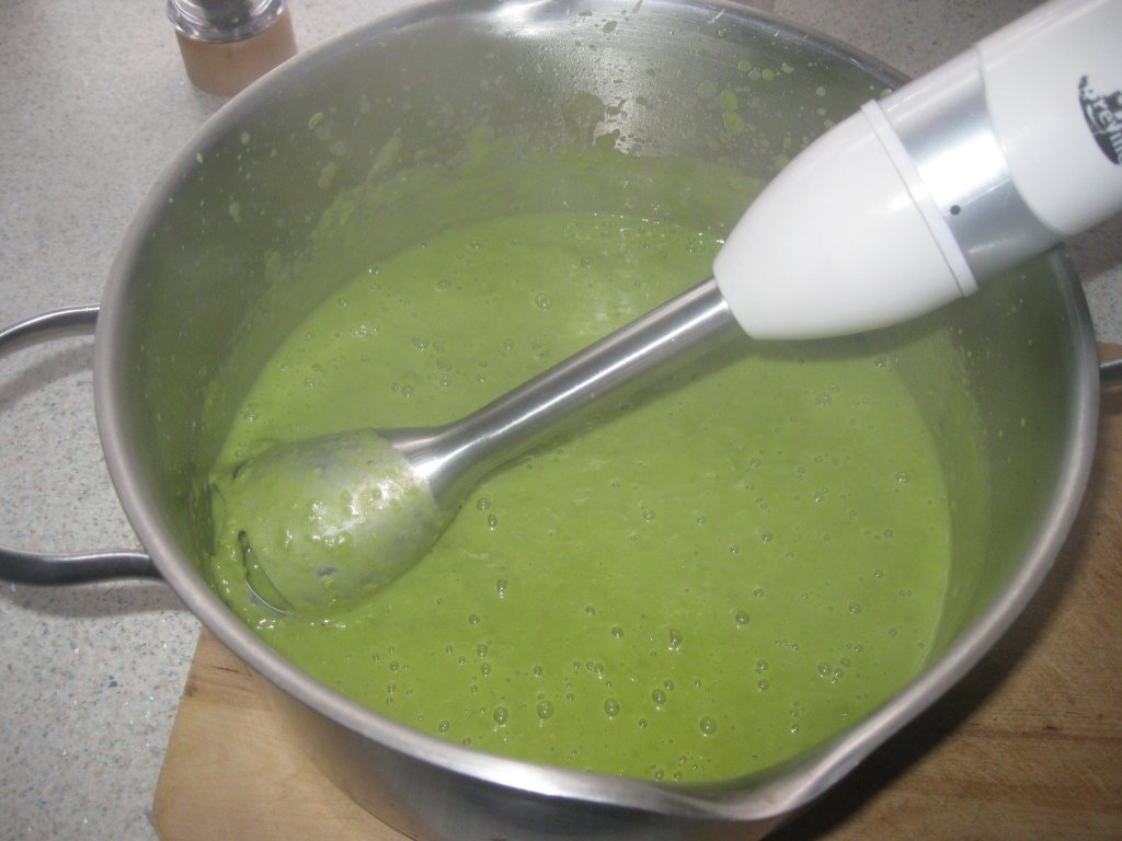 Sopa creme de ervilha (Supa crema de mazare)