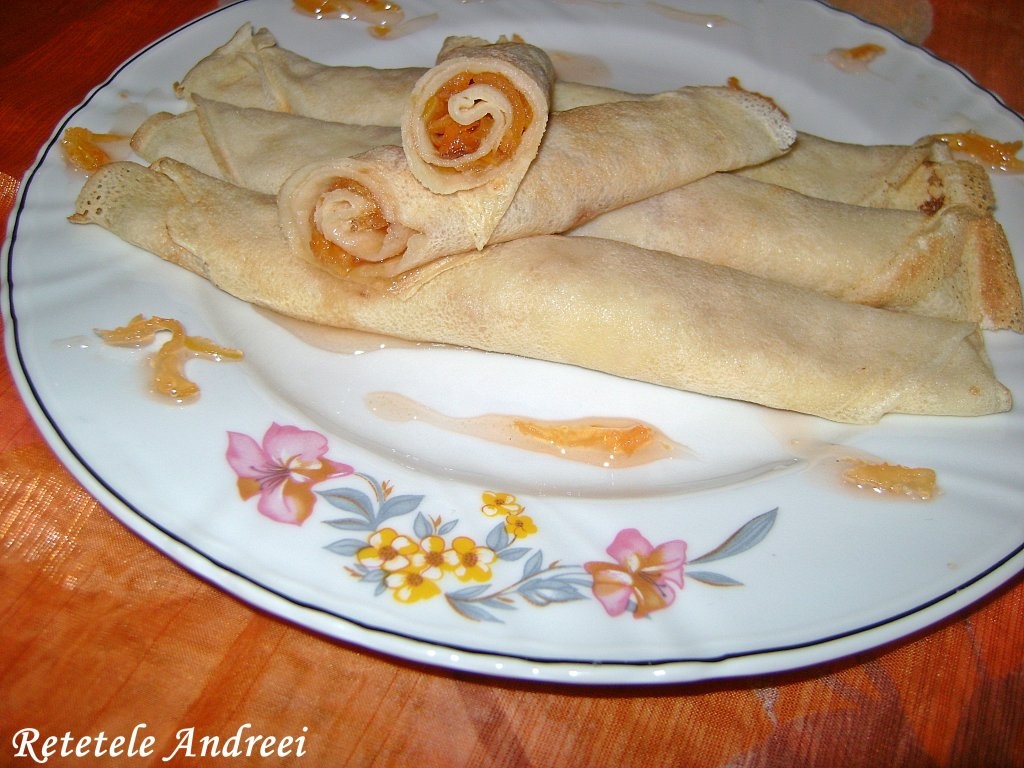 Clatite cu dulceata de caise