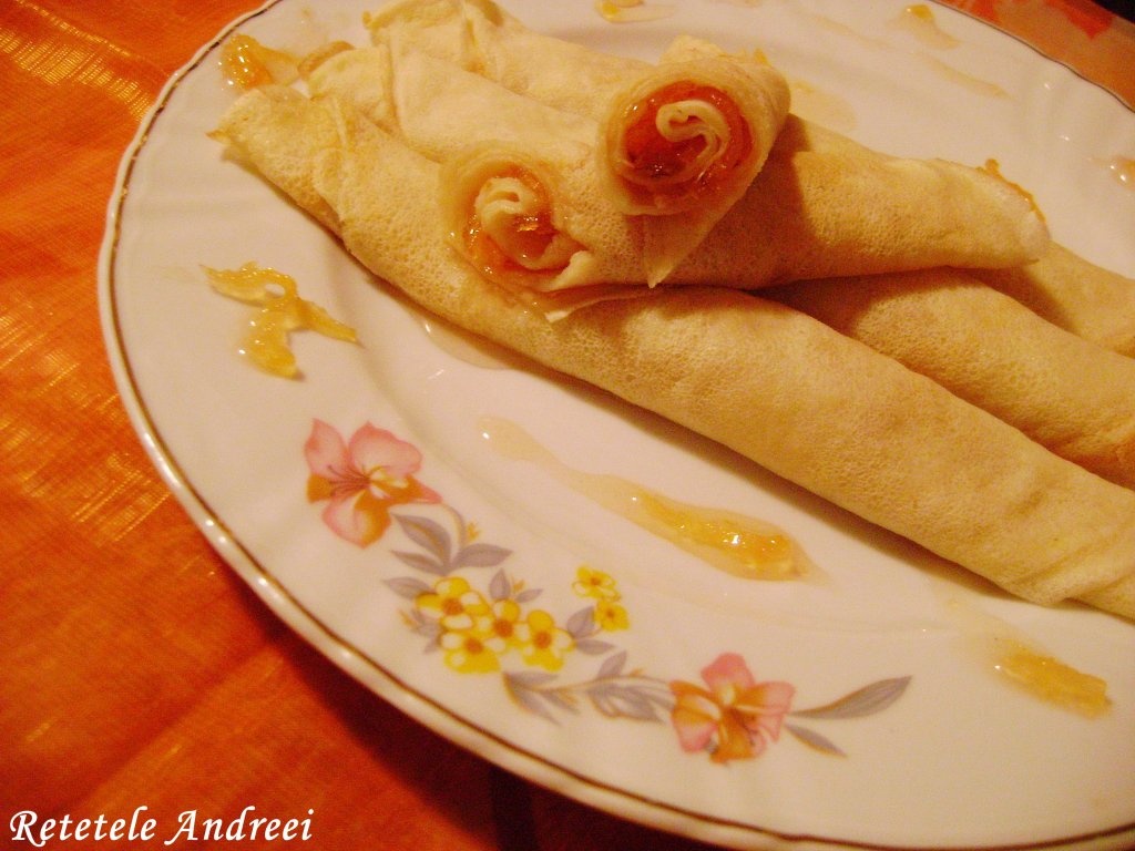 Clatite cu dulceata de caise