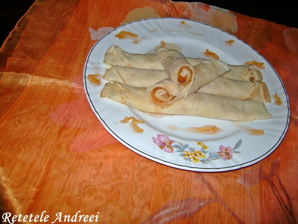 Clatite cu dulceata de caise