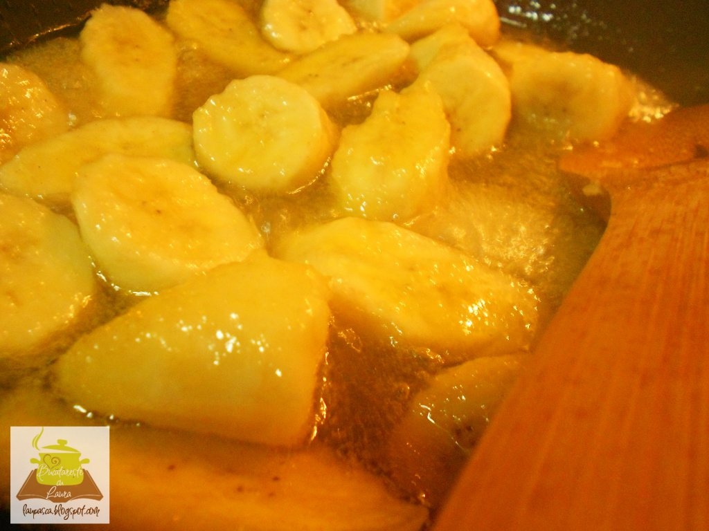 Banane caramelizate cu inghetata