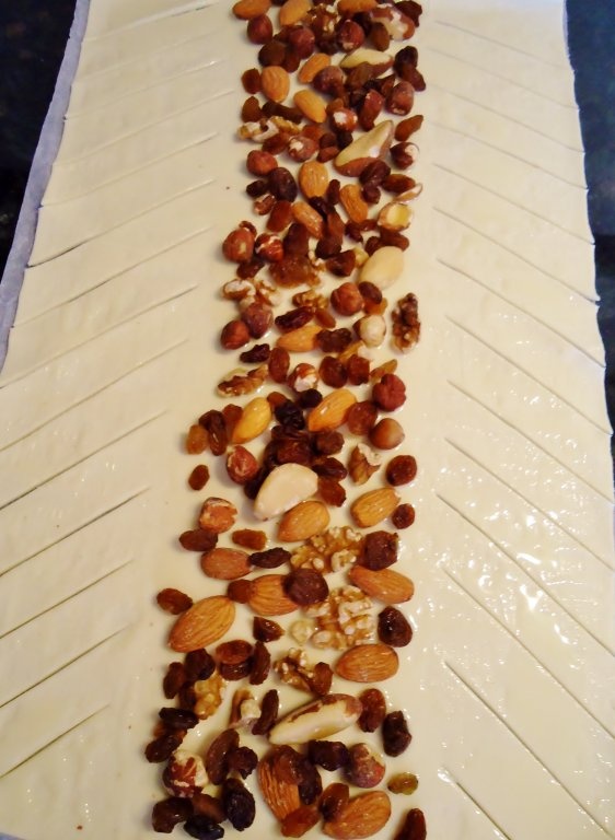 Foietaj dulce cu fructe uscate