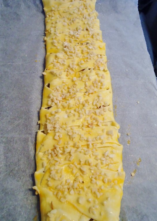 Foietaj dulce cu fructe uscate