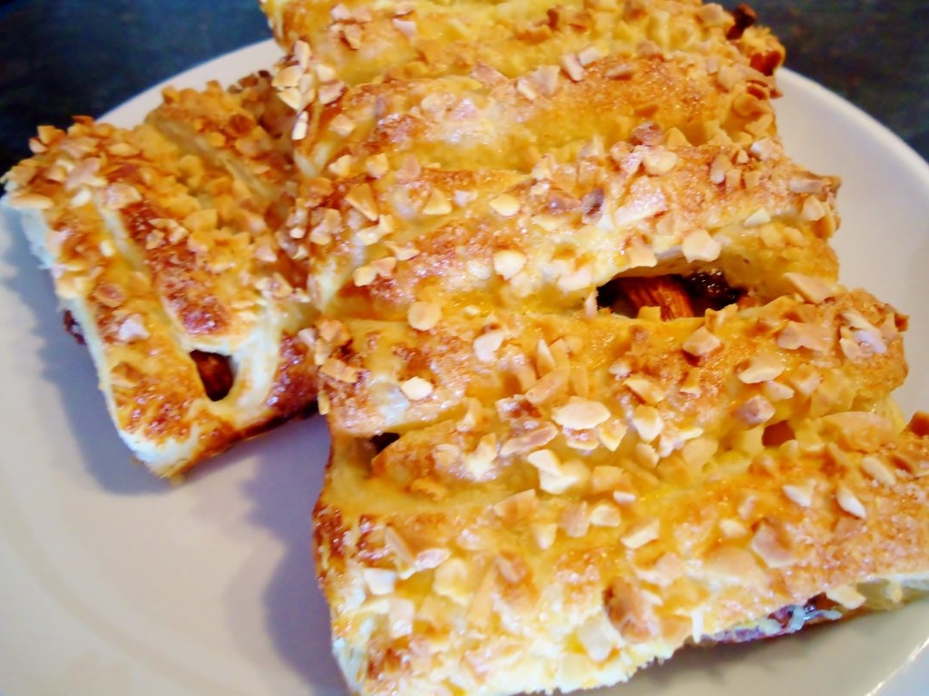 Foietaj dulce cu fructe uscate