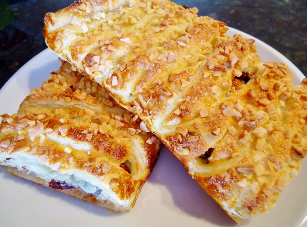 Foietaj dulce cu fructe uscate