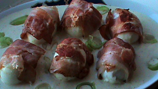 Oua cu bacon in sos de mustar