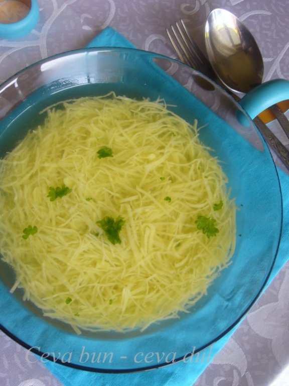 Supa de curcan cu taitei de casa