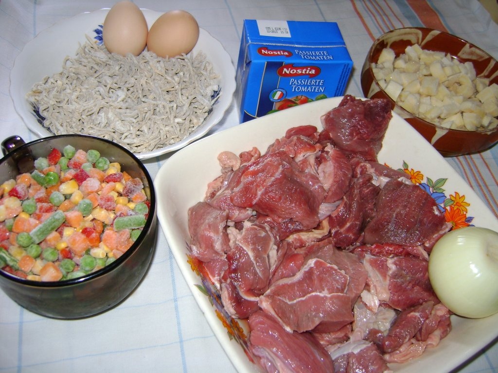 Ciorbita de vitel cu taitei de casa