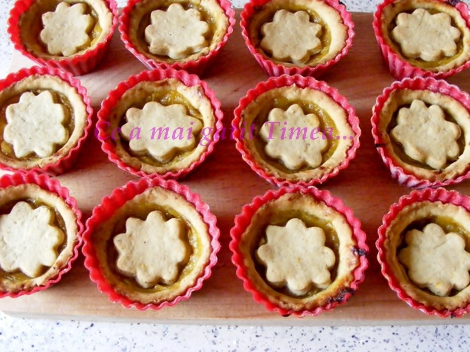 Minitarte cu mar si portocala