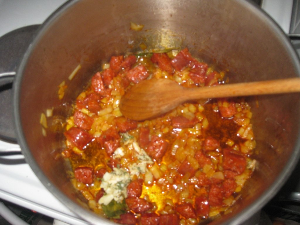 Sopa de lentilhas com chourico (Supa de linte  cu carnat)