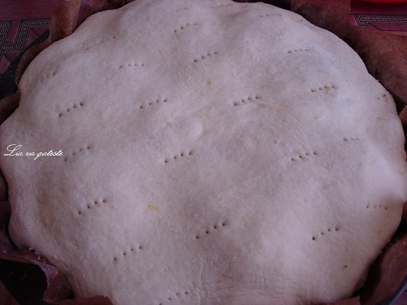 Cozonac floare, cu nuca si gem de prune