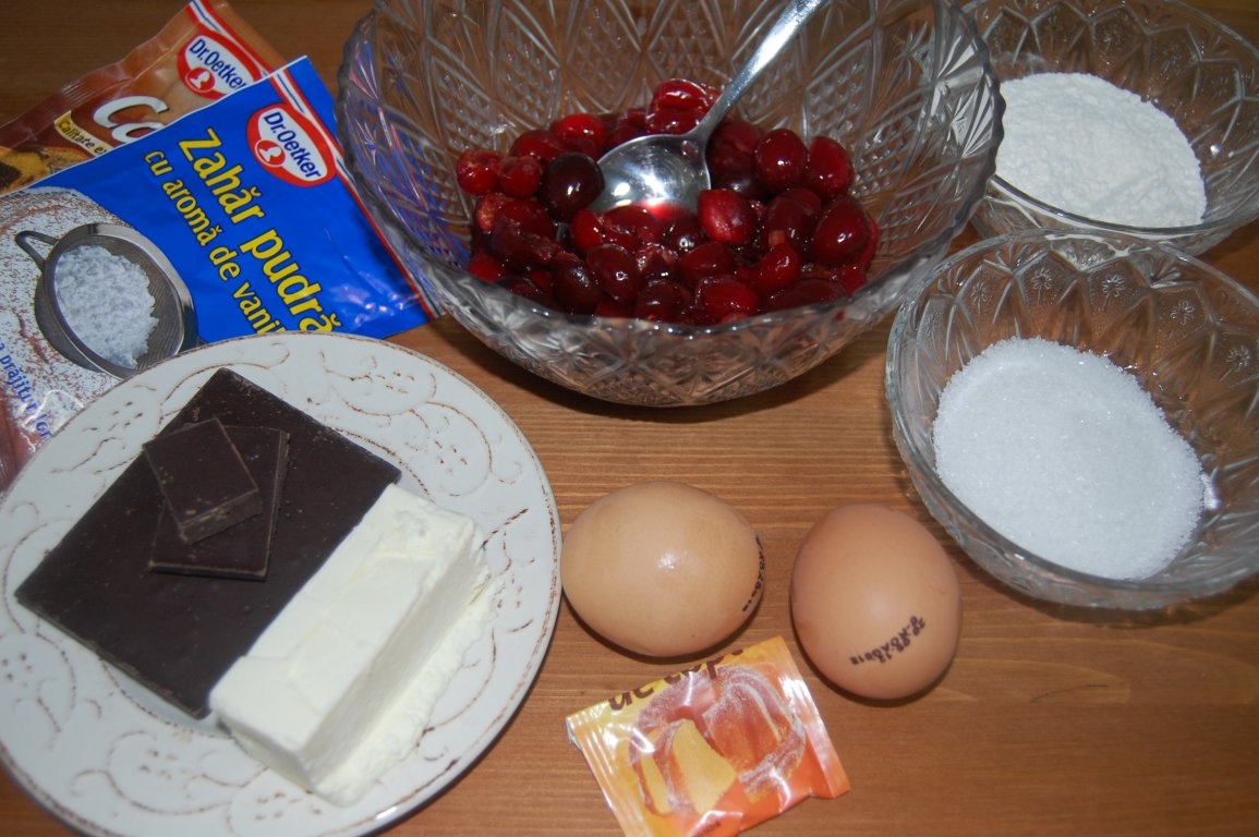 Tort cu ciocolata si cirese