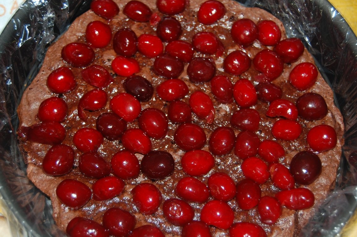 Tort cu ciocolata si cirese