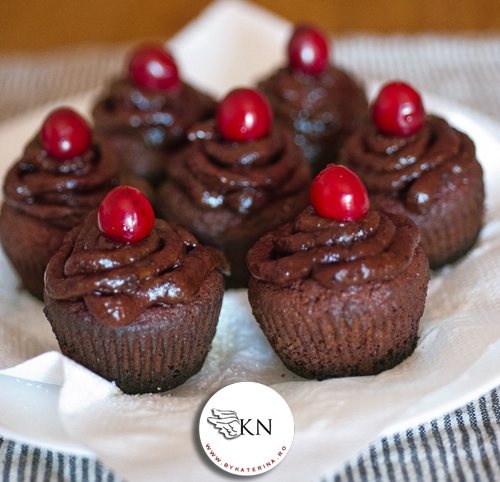 Briose cu cacao si crema de prune uscate