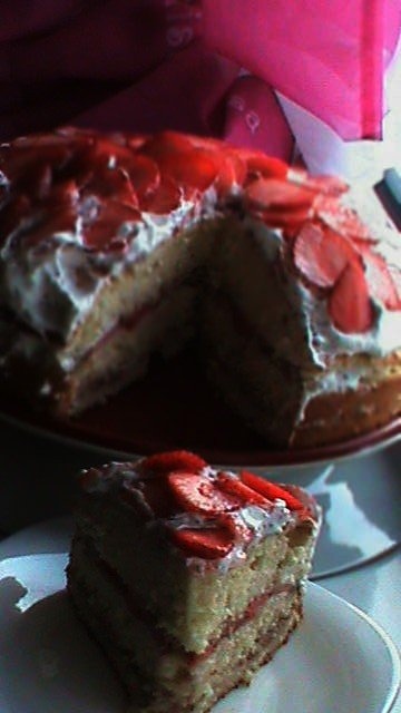 Tort cu capsuni si nuca de cocos