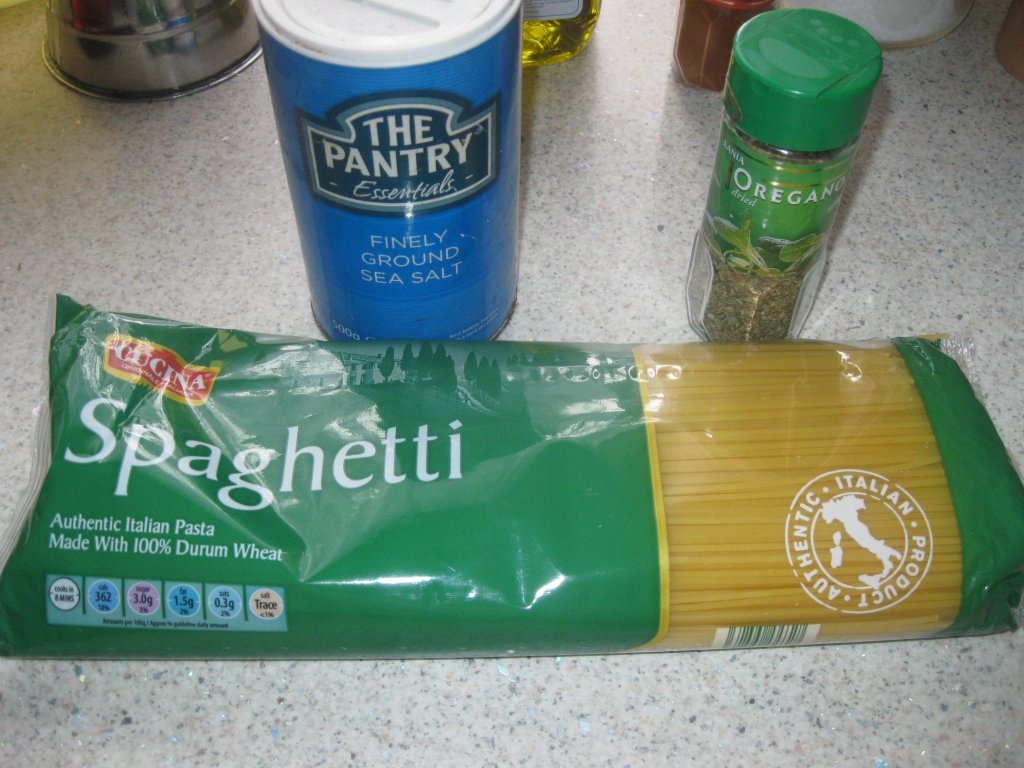 Spaghete picante cu carne(Esparguete picante com carne grilhada)