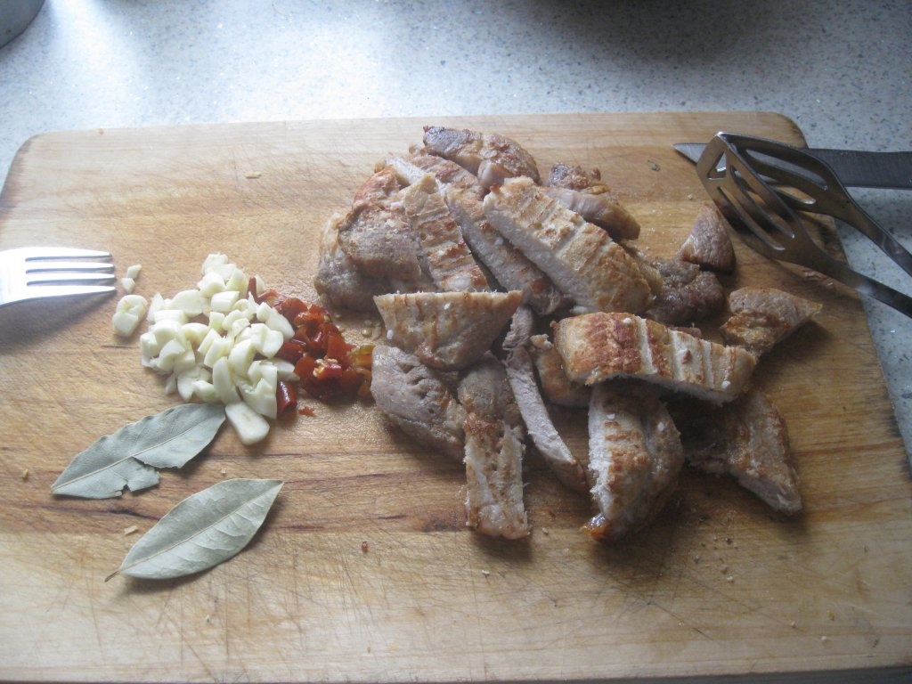 Spaghete picante cu carne(Esparguete picante com carne grilhada)