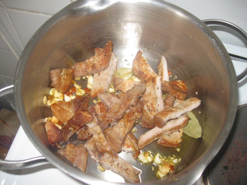 Spaghete picante cu carne(Esparguete picante com carne grilhada)