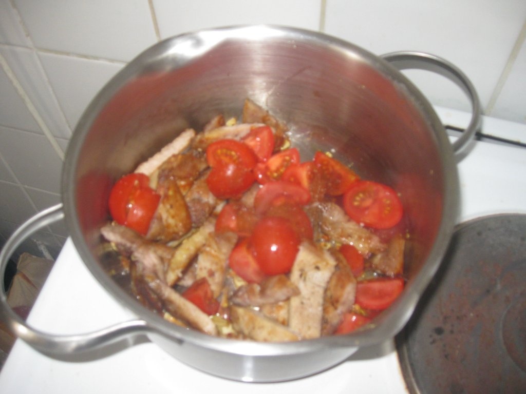 Spaghete picante cu carne(Esparguete picante com carne grilhada)