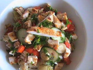 Salata cu piept de pui la gratar