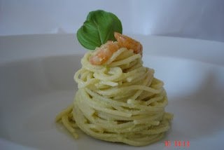 Spaghete cu avocado si creveti