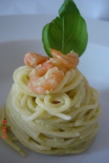 Spaghete cu avocado si creveti