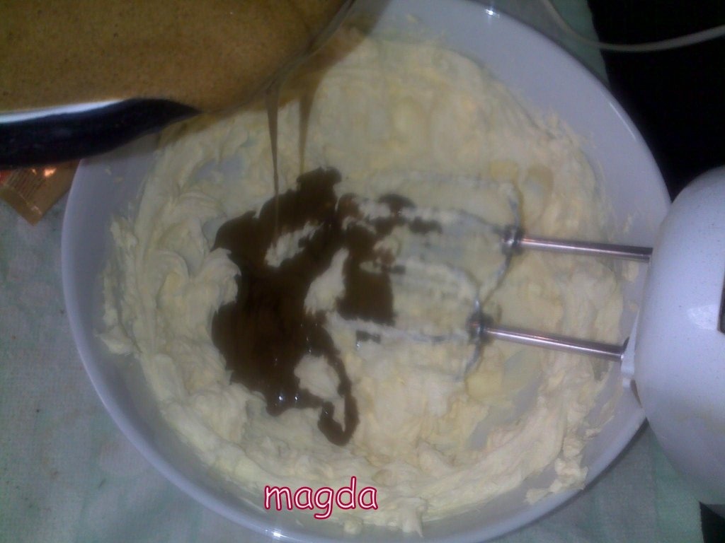 Prajitura fina cu foi de napolitana