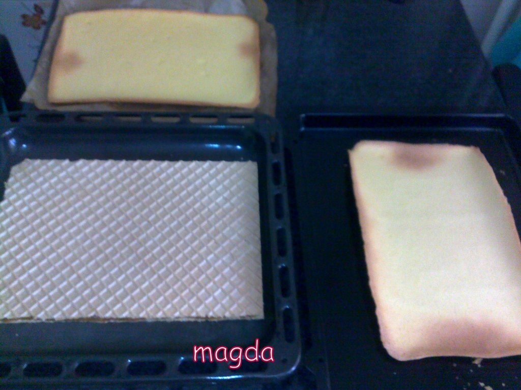 Prajitura fina cu foi de napolitana