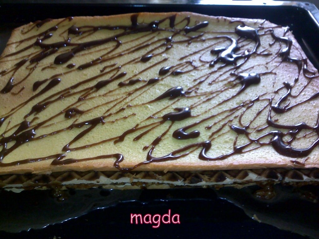 Prajitura fina cu foi de napolitana