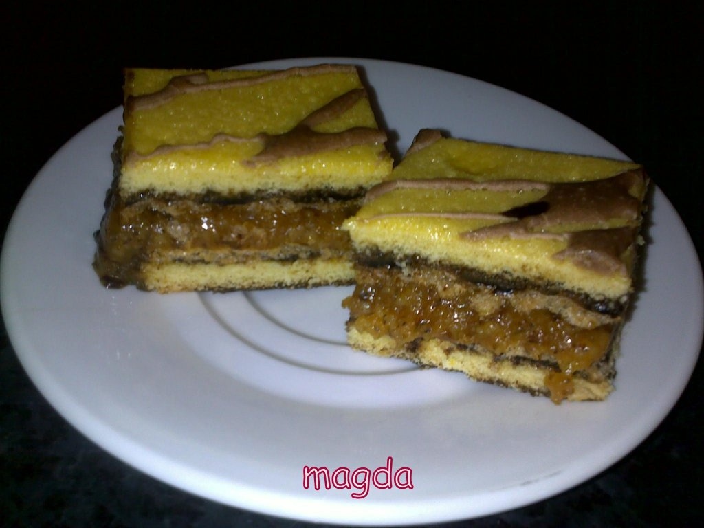 Prajitura fina cu foi de napolitana