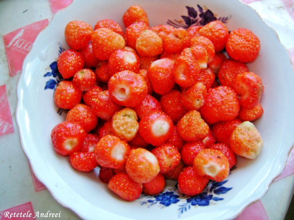 Prajitura cu capsuni