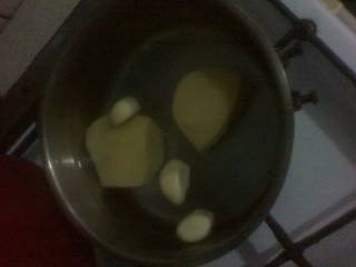 Biscuiti cu usturoi si cartofi