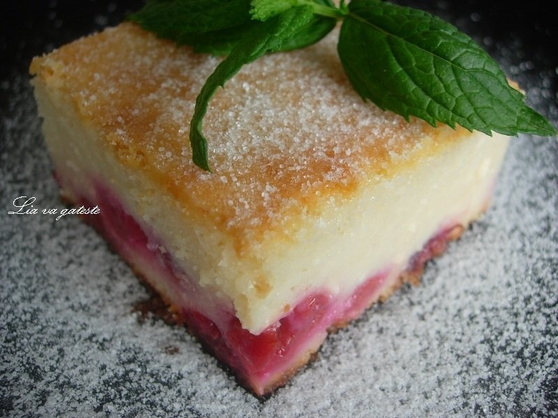 Prajitura turnata, cu branza dulce si visine