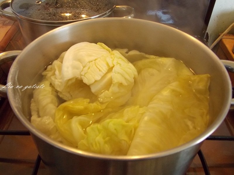 Sarmale cu varza dulce si afumatura