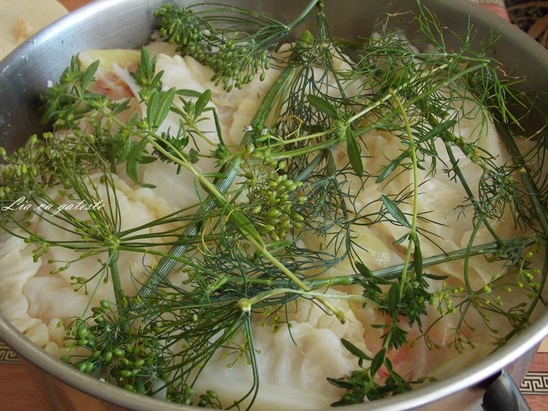 Sarmale cu varza dulce si afumatura