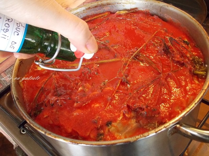 Sarmale cu varza dulce si afumatura