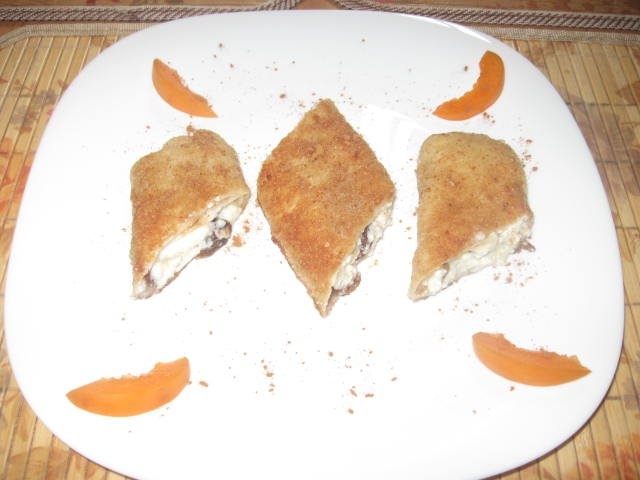 Clatite cu branza dulce si stafide prajite