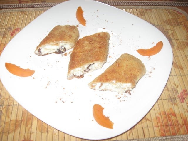 Clatite cu branza dulce si stafide prajite